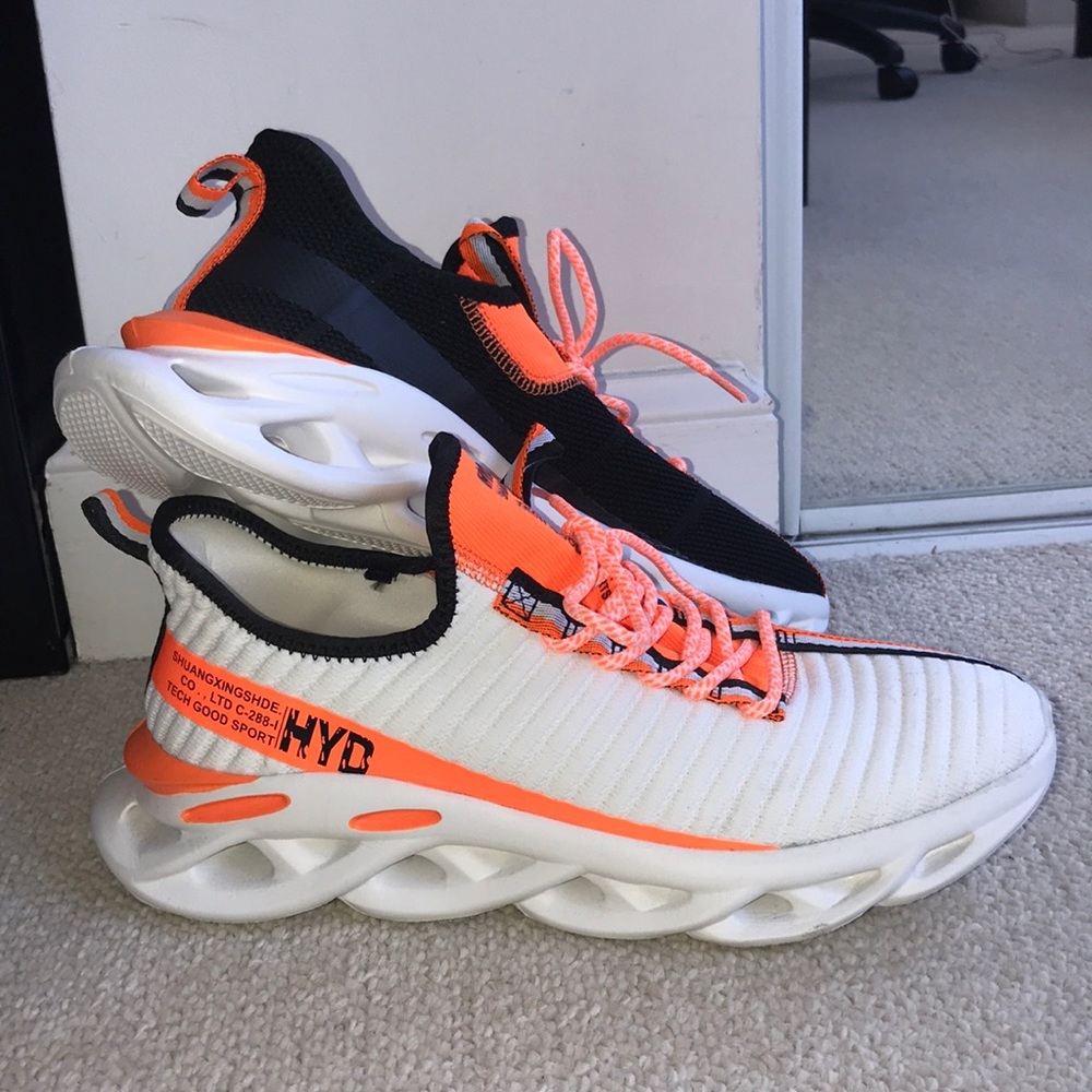 BRAND NEW Men’s athletic sneakers